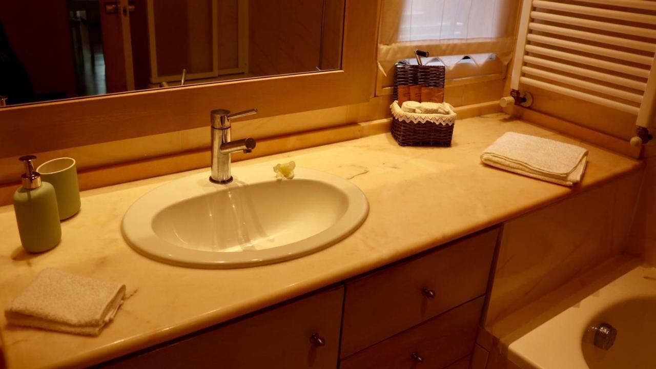 A Casa Di Grace Bed & Breakfast Basiglio Bagian luar foto