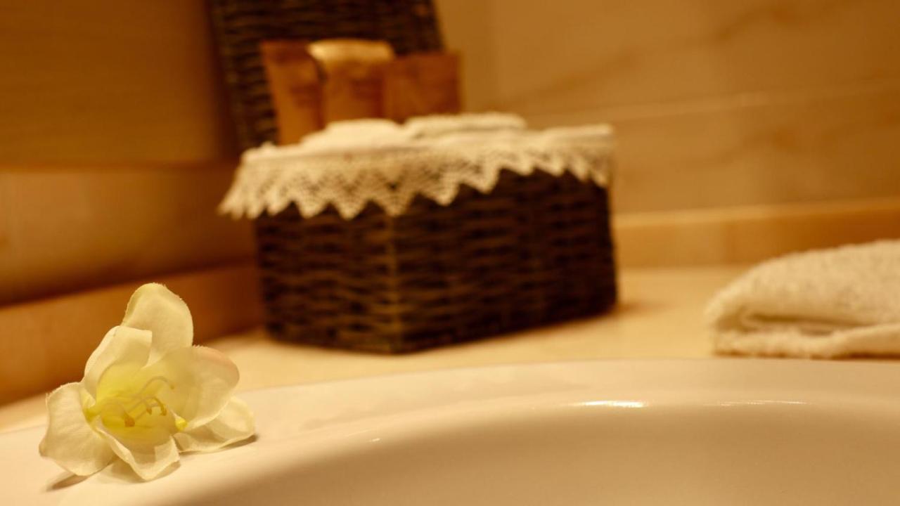 A Casa Di Grace Bed & Breakfast Basiglio Bagian luar foto